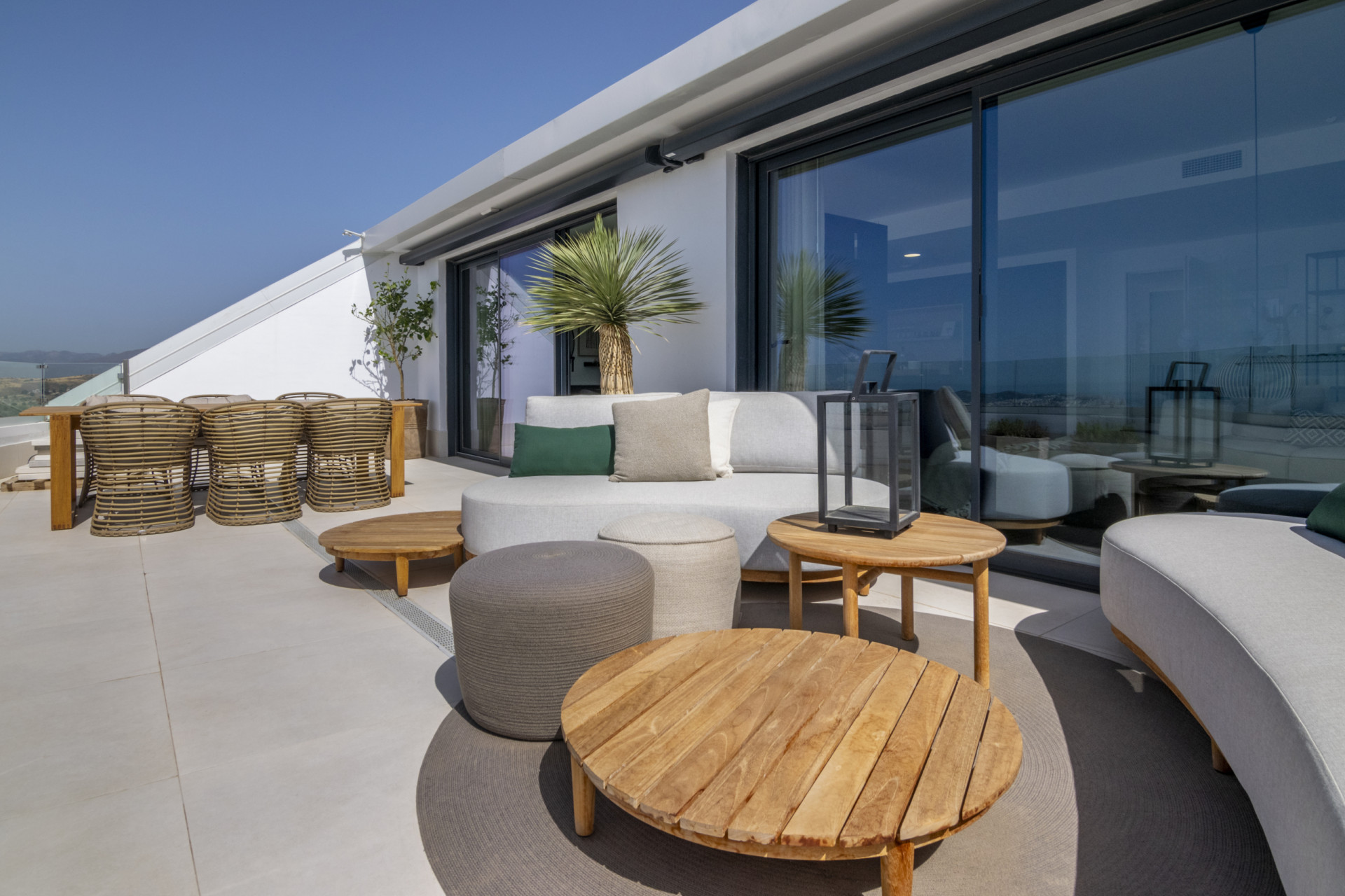 2 Bedroom Apartment in Fuengirola - Photo 2