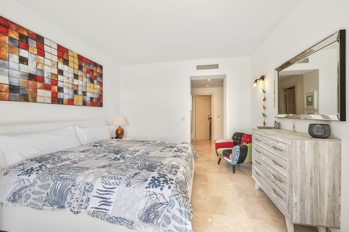 3 Bedroom Apartment in Benahavís - Photo 16
