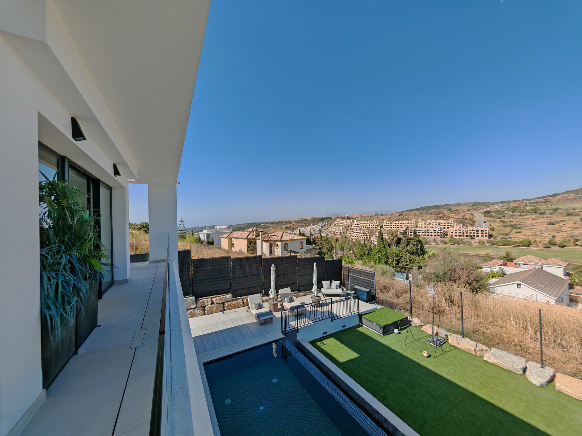 4 Bedroom Villa in Estepona - Photo 25
