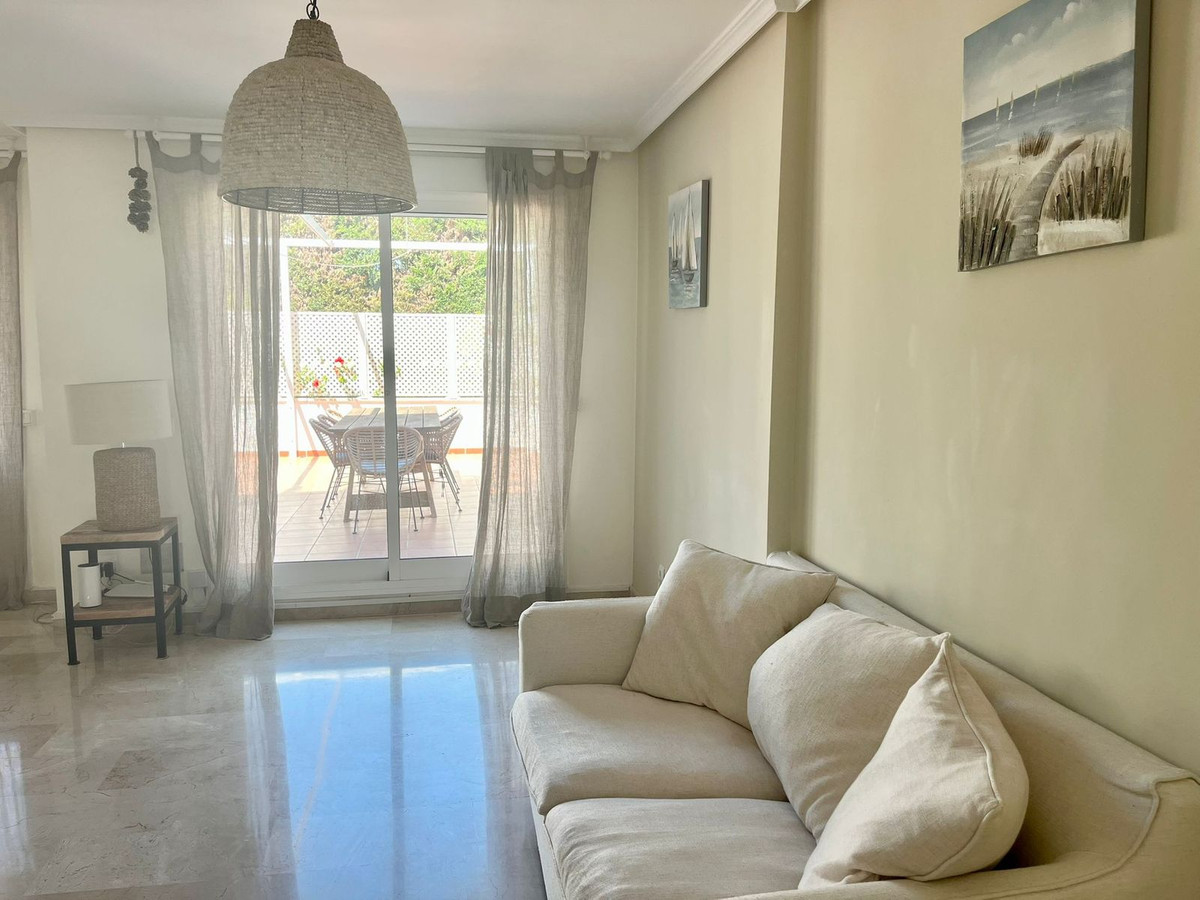 5 Bedroom Townhouse in Estepona - Photo 7