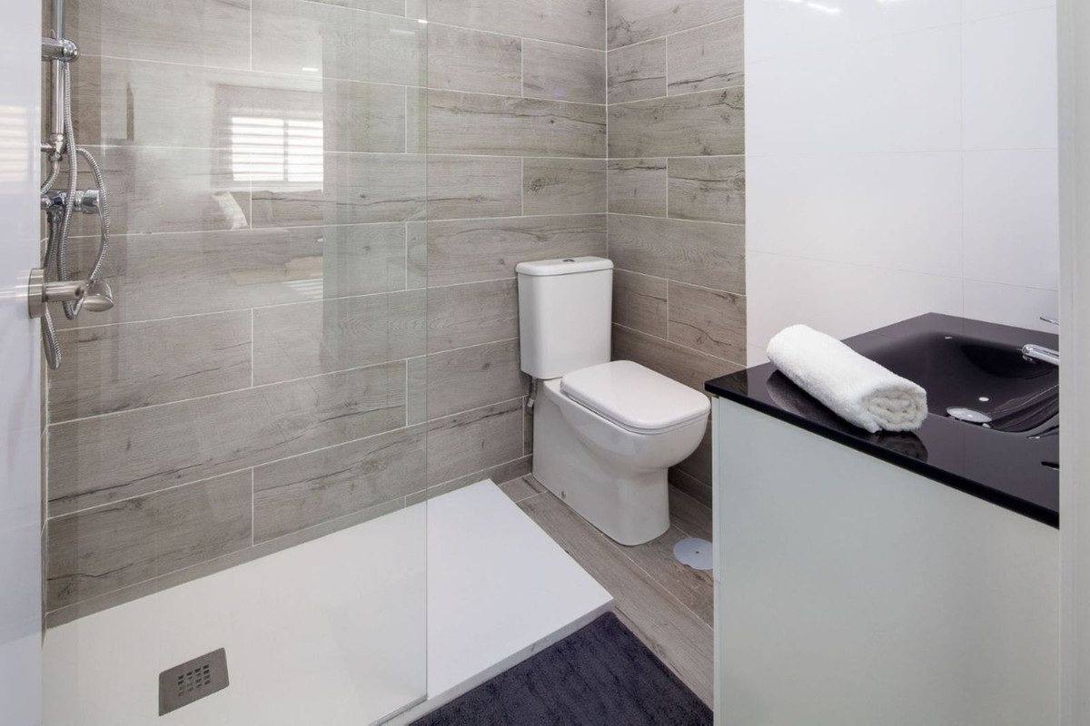7 Bedroom Apartment in Benalmádena - Photo 12