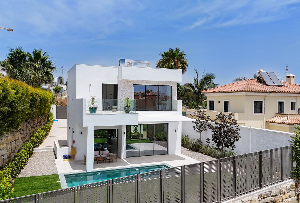4 Bedroom Villa in Estepona - Photo 34