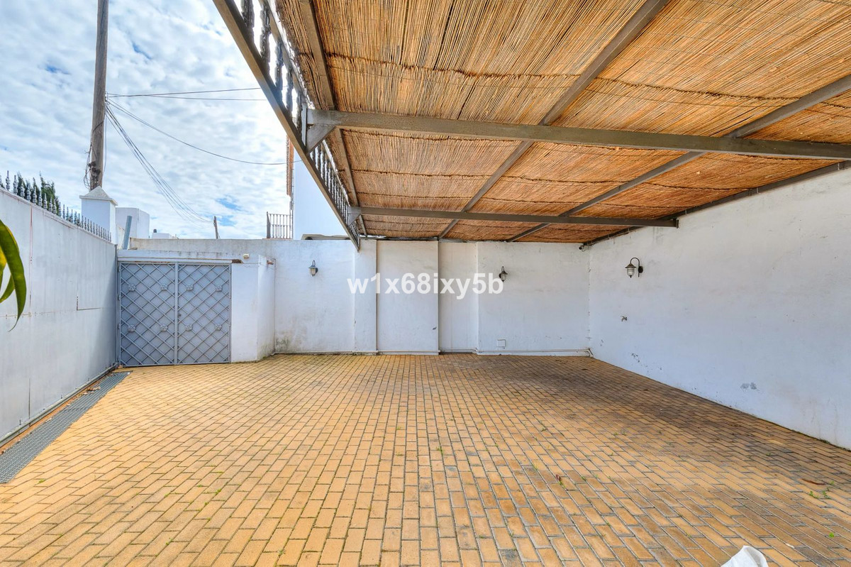 5 Bedroom Villa in San Pedro de Alcántara - Photo 46