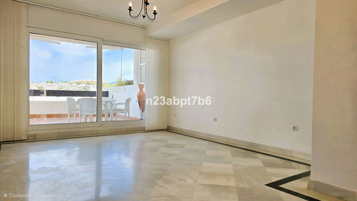2 Bedroom Apartment in Marbella - Photo 2