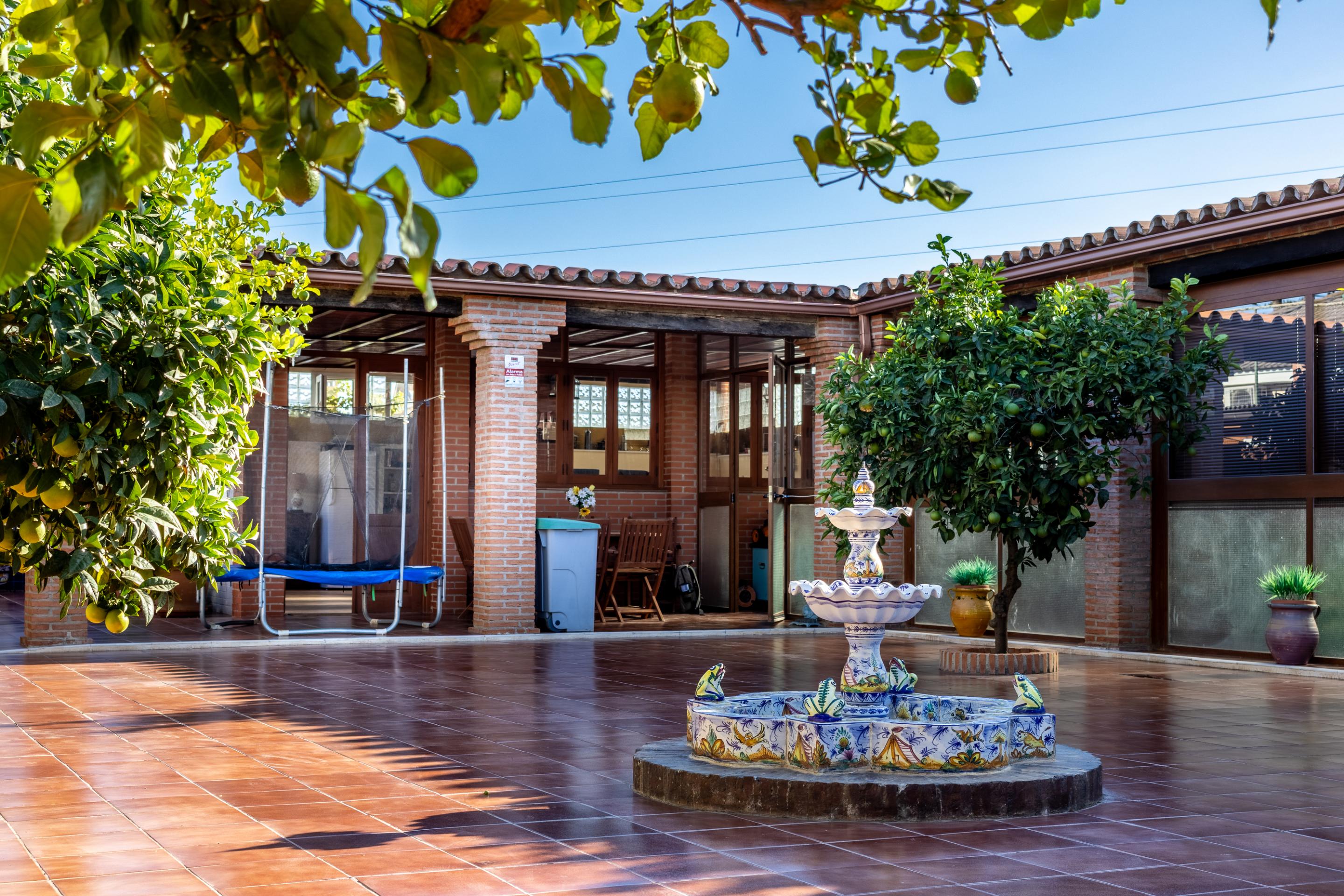 4 Bedroom Villa in Málaga - Photo 2