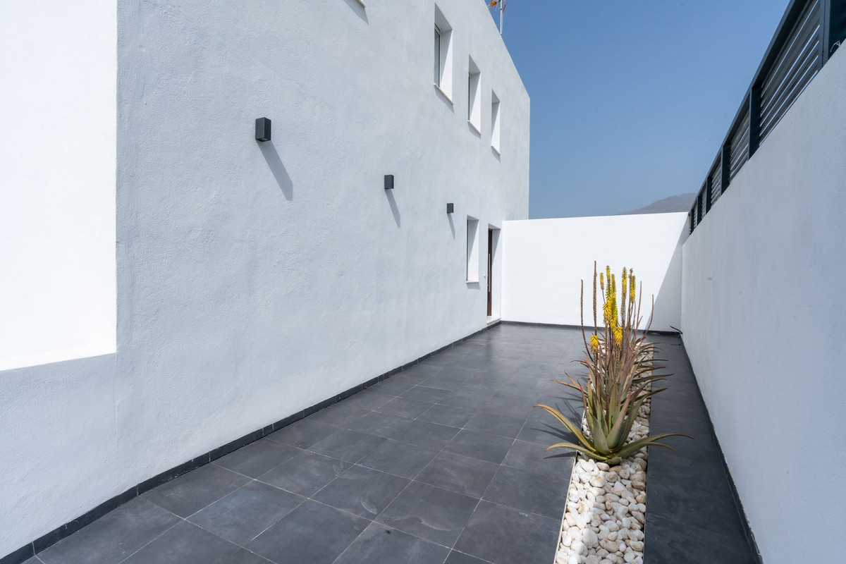 3 Bedroom Villa in Estepona - Photo 53