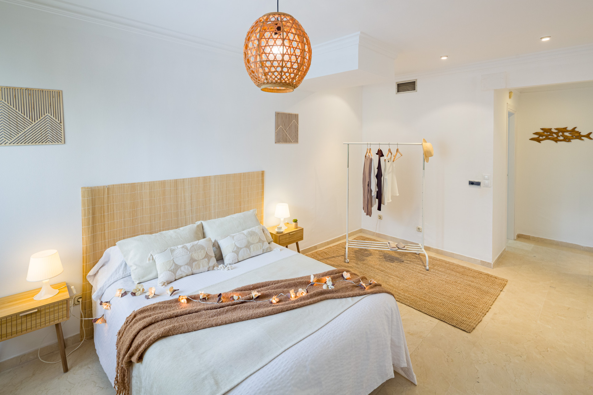 2 Bedroom Apartment in Marbella - Photo 4