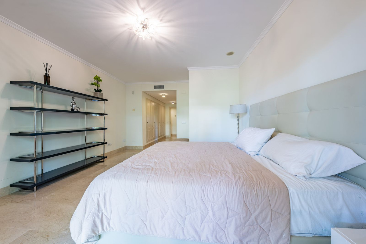 2 Bedroom Apartment in Marbella - Photo 23