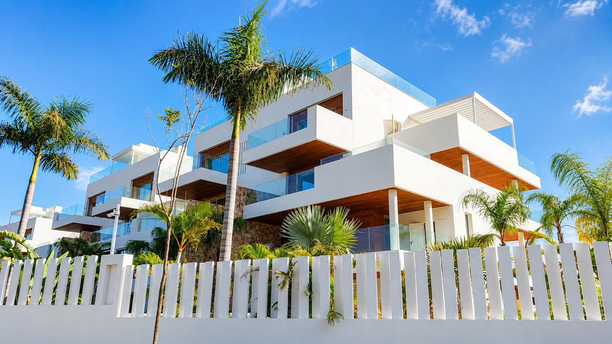 3 Bedroom Apartment in Marbella - Photo 2