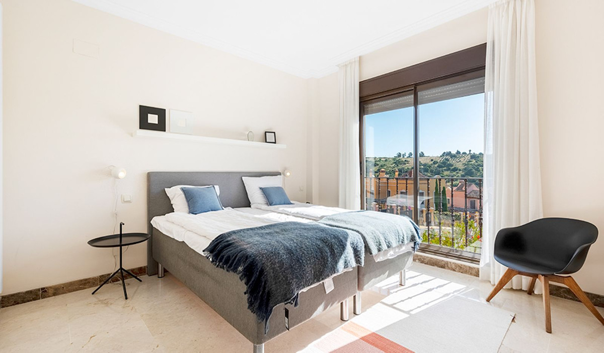 4 Bedroom Villa in Estepona - Photo 7