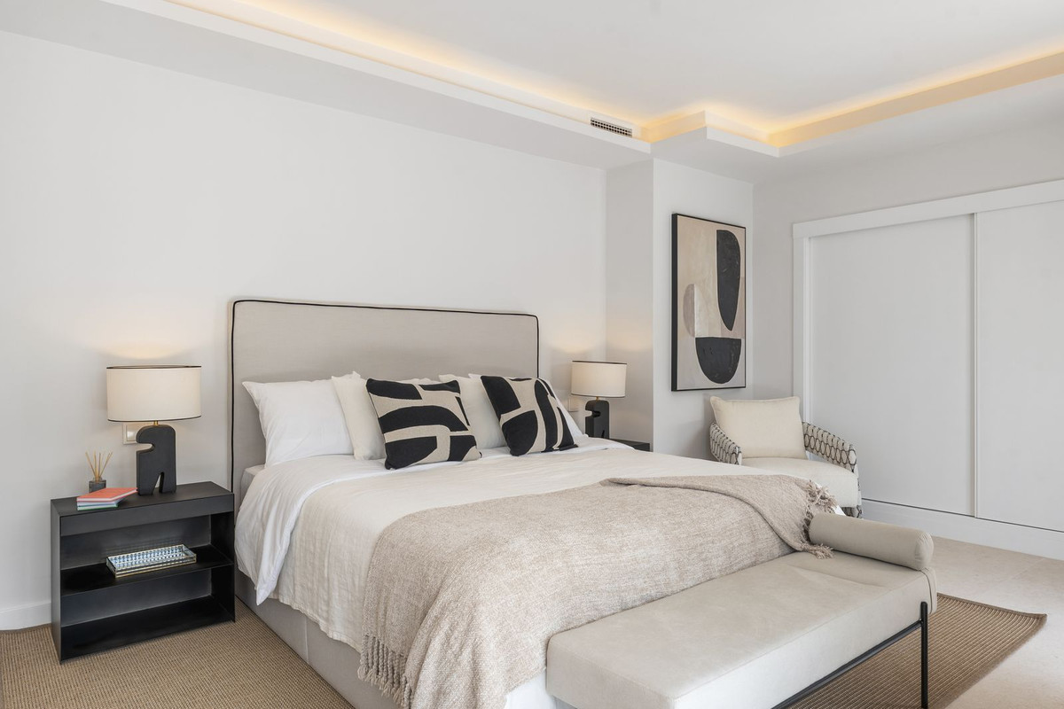 4 Bedroom Townhouse in Marbella - Photo 32