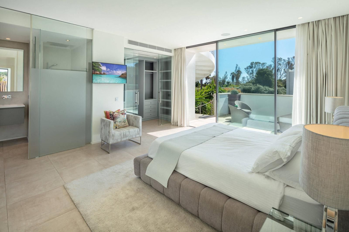 7 Bedroom Villa in Marbella - Photo 10