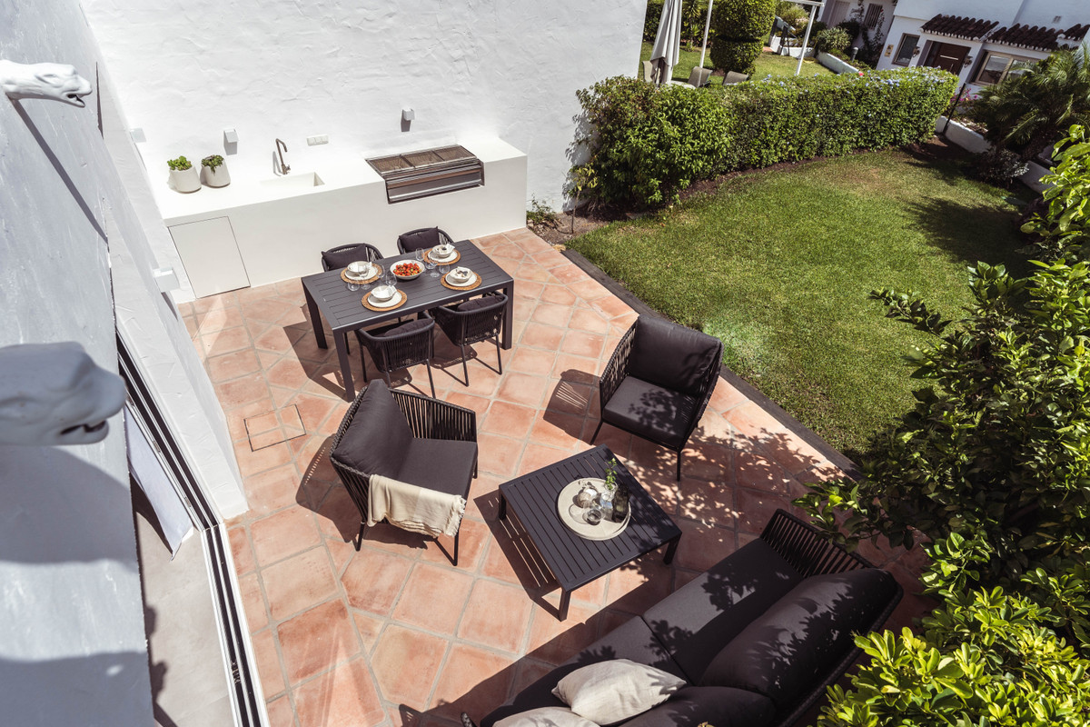 3 Bedroom Townhouse in Marbella - Photo 2