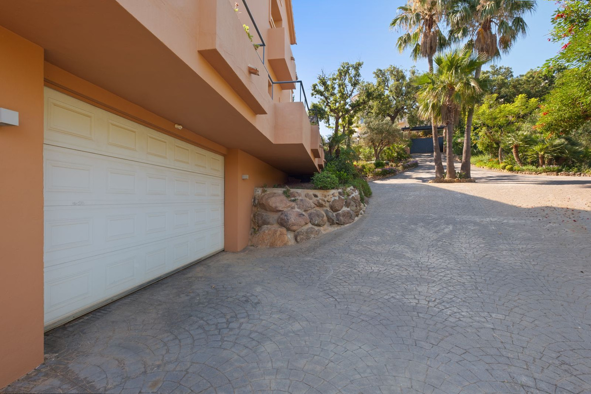 5 Bedroom Villa in Marbella - Photo 45