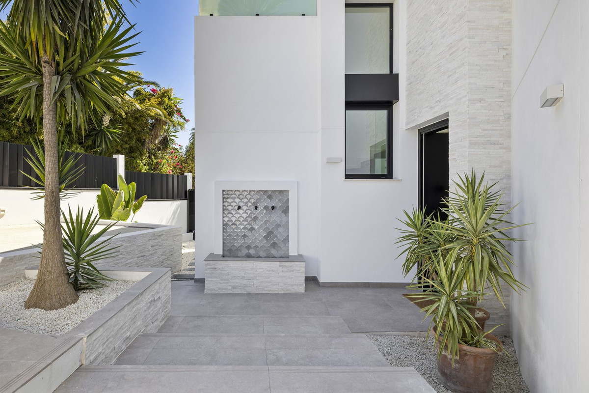 5 Bedroom Villa in Marbella - Photo 44