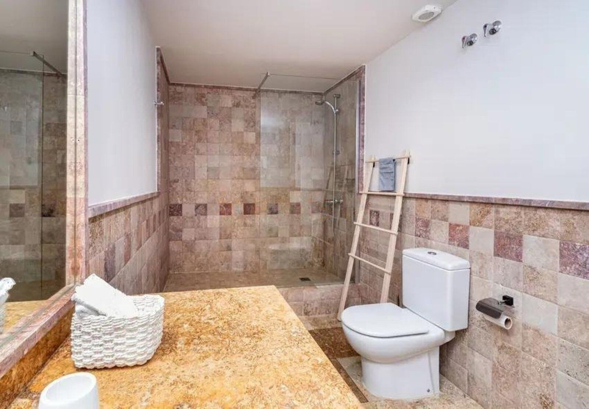 3 Bedroom Apartment in Marbella - Photo 16