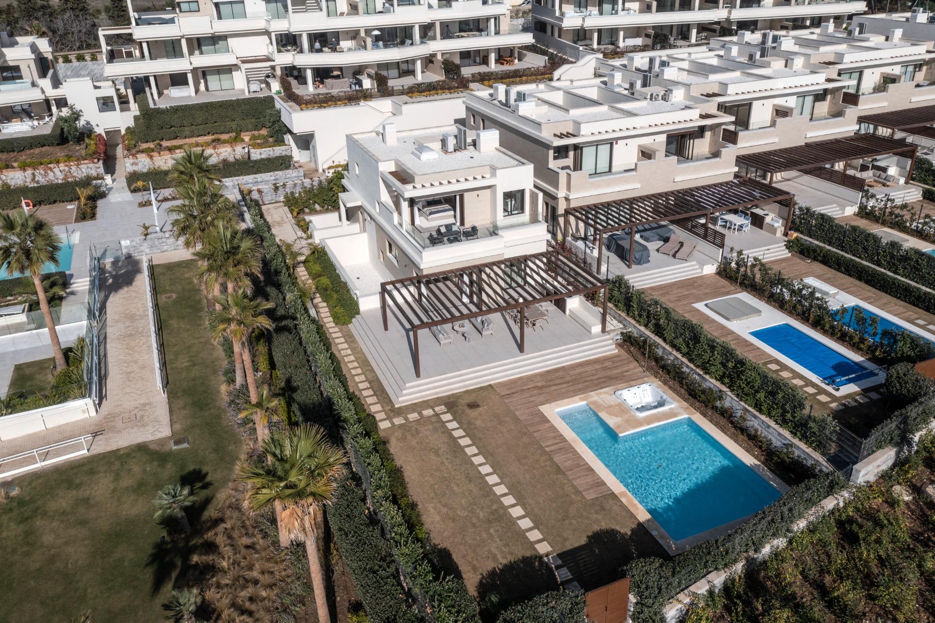 4 Bedroom Villa in Estepona - Photo 2