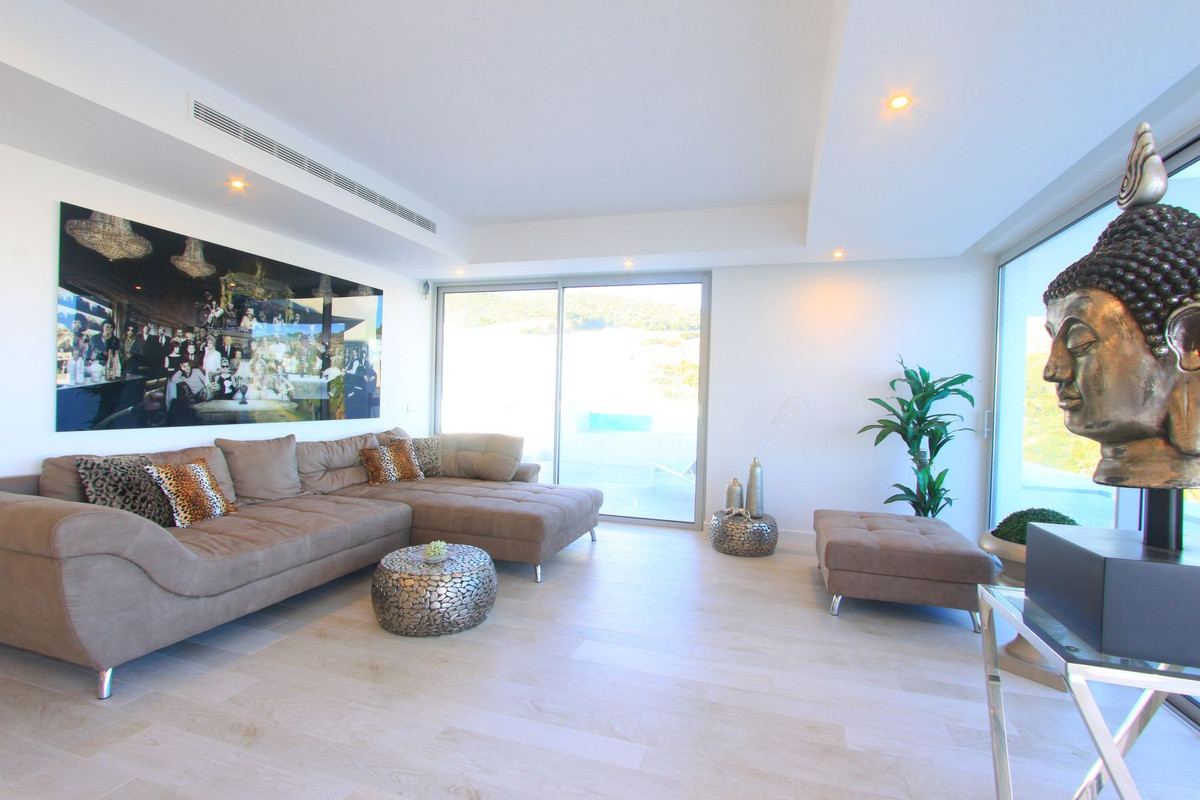 3 Bedroom Penthouse in Casares - Photo 6
