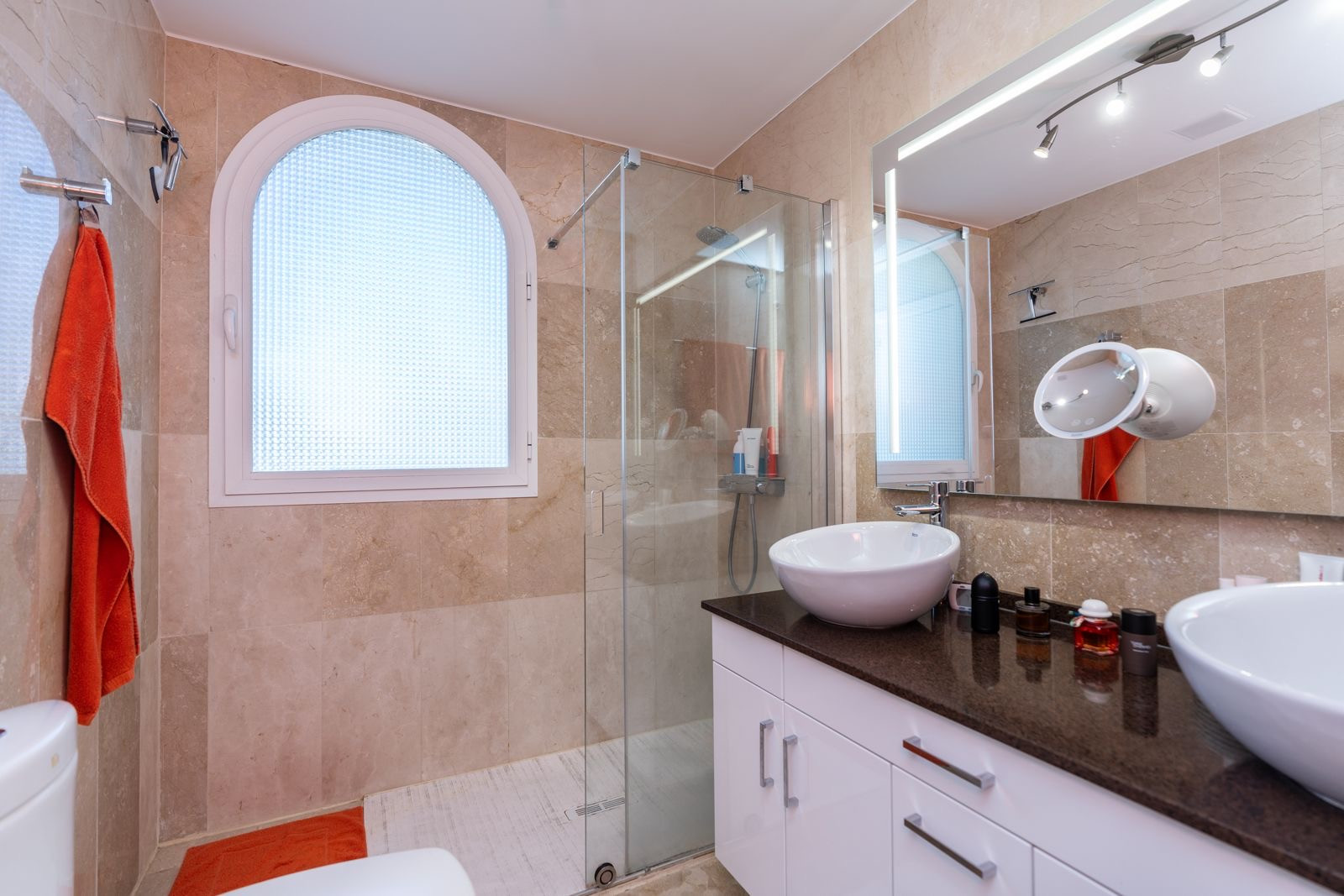 4 Bedroom Apartment in Benahavís - Photo 19