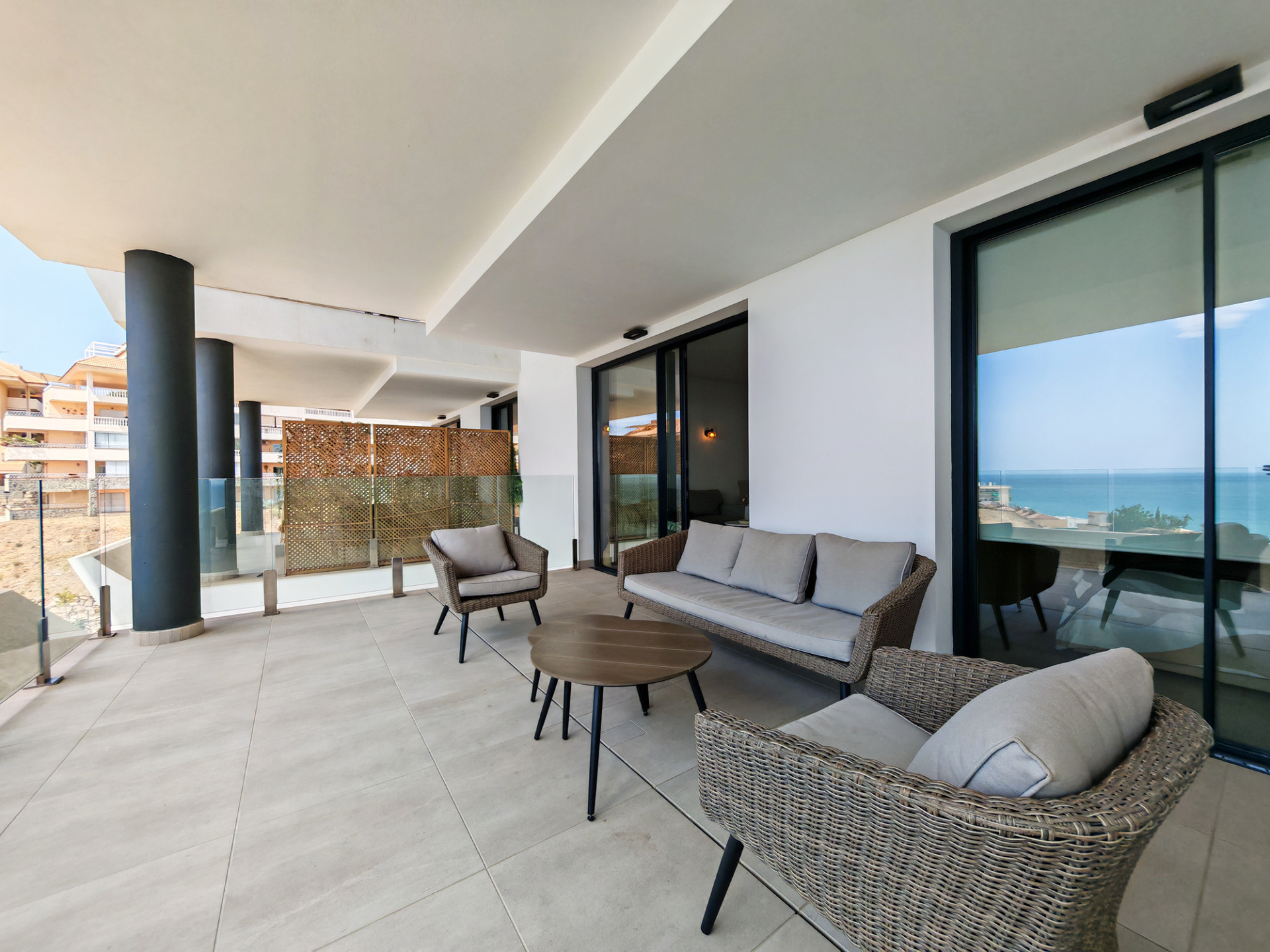 2 Bedroom Apartment in Benalmádena - Photo 4