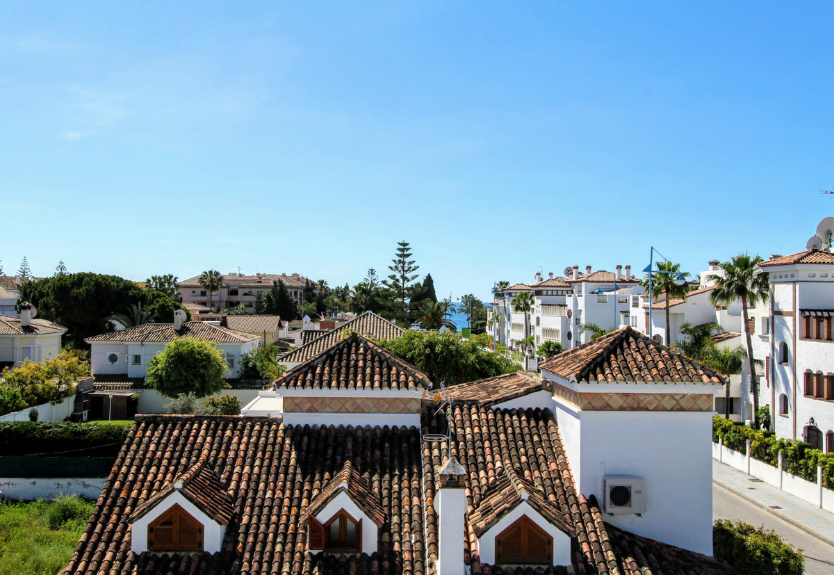 6 Bedroom Villa in San Pedro de Alcántara - Photo 3