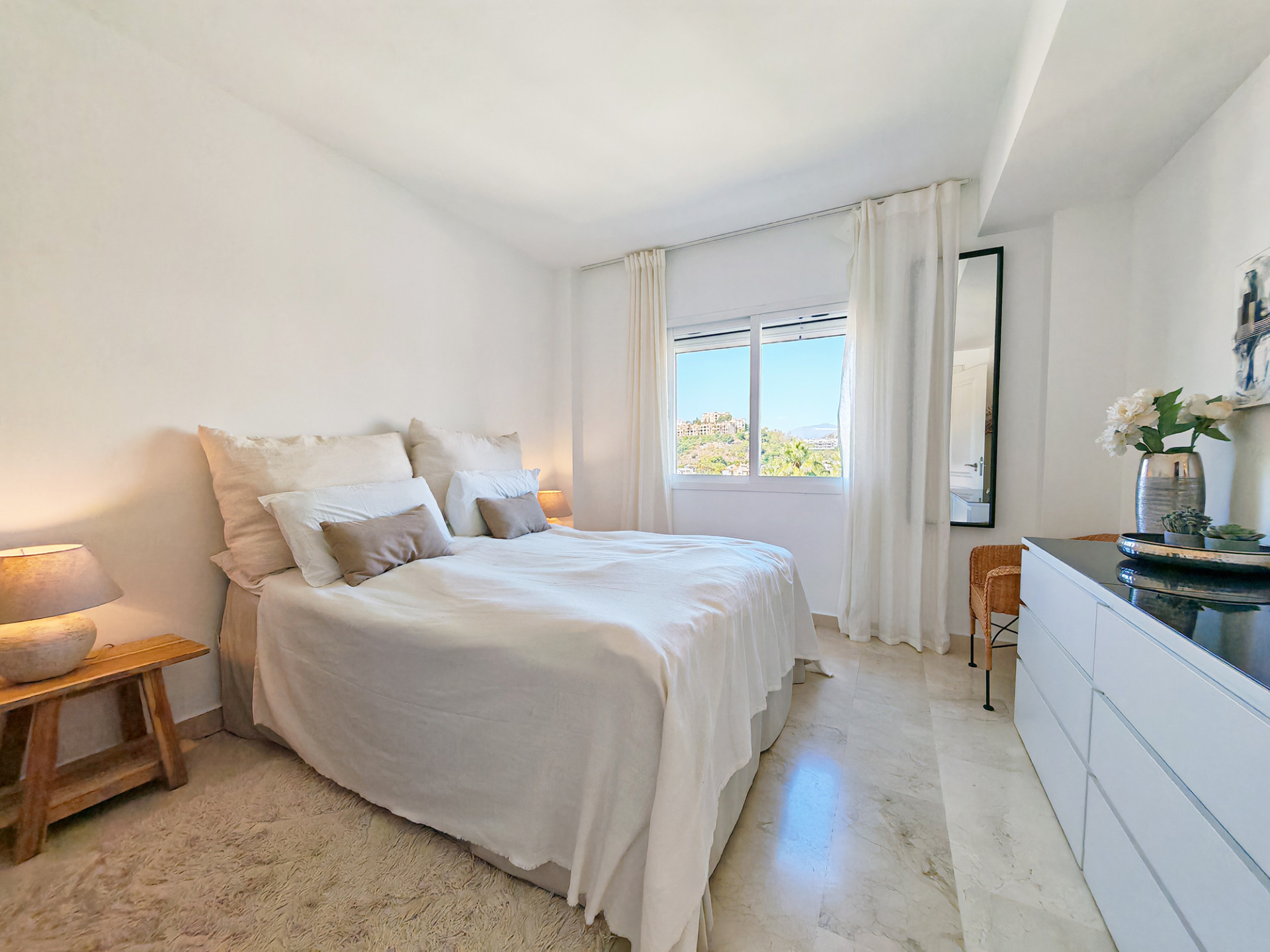 2 Bedroom Penthouse in Benahavís - Photo 11