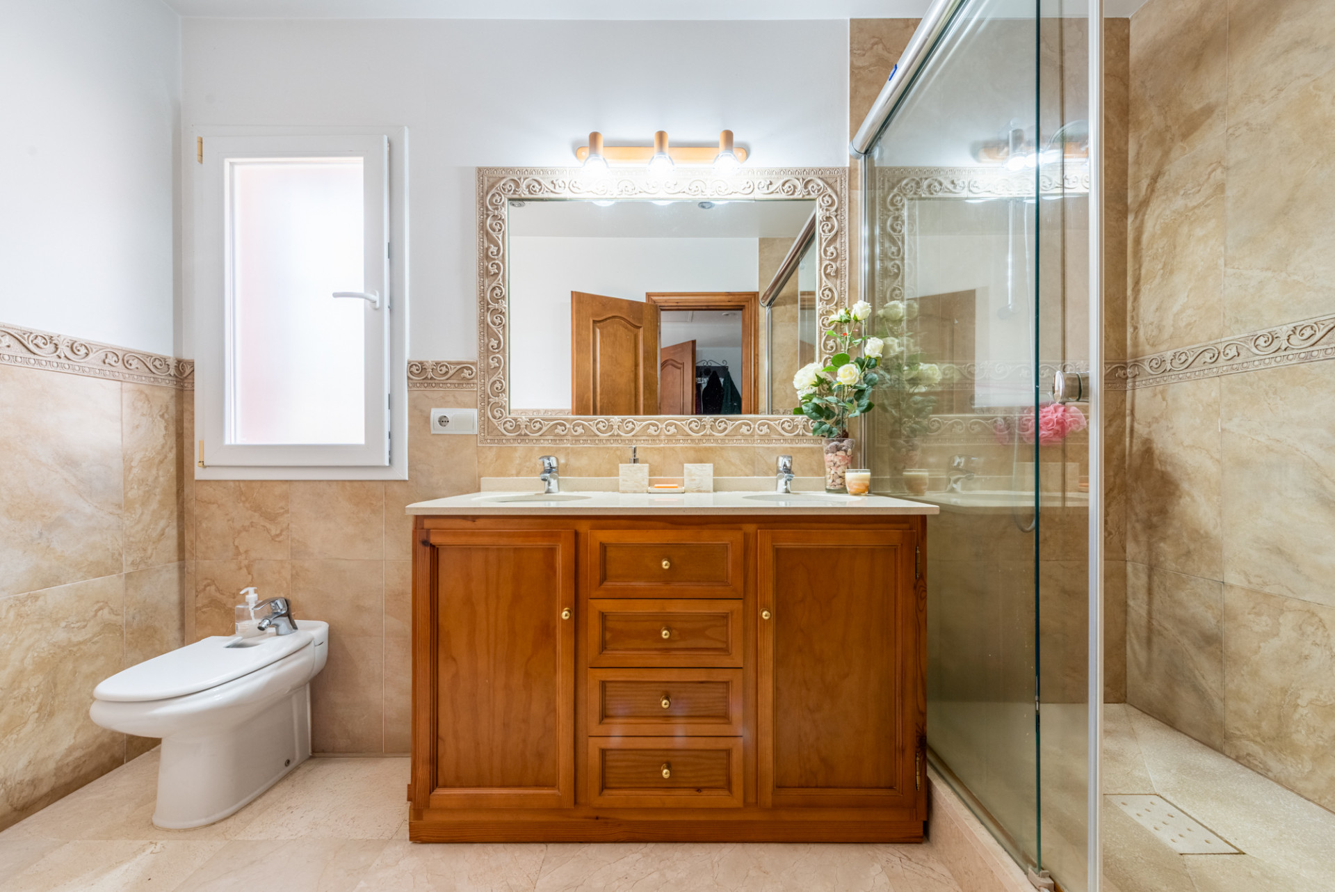 6 Bedroom Villa in San Pedro de Alcántara - Photo 15
