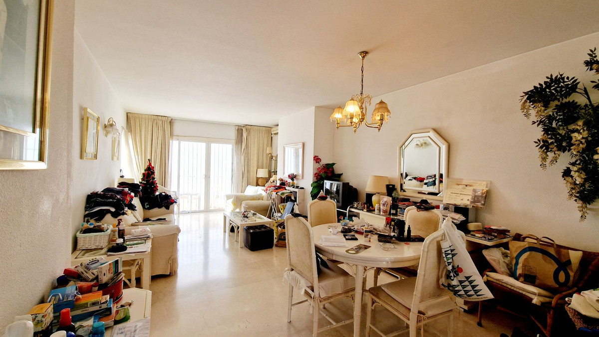 2 Bedroom Apartment in Estepona - Photo 11