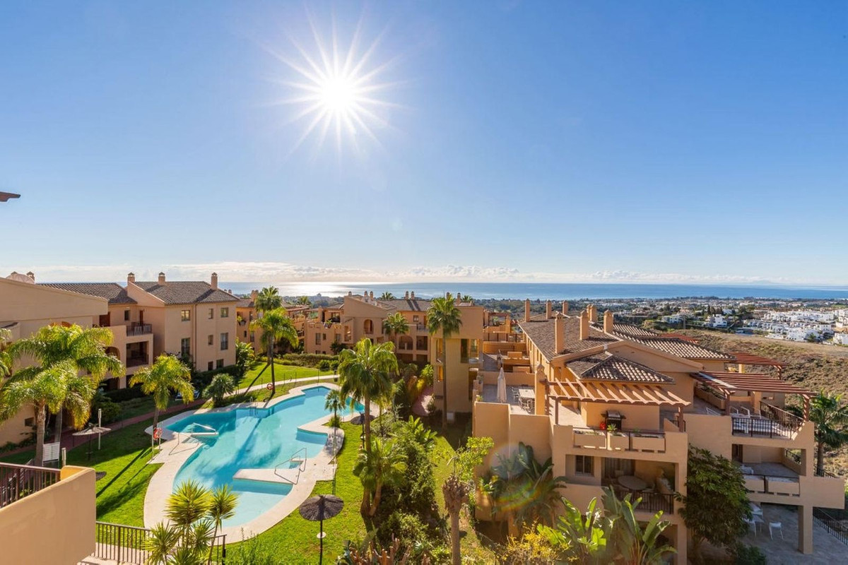 2 Bedroom Penthouse in Benahavís - Photo 9