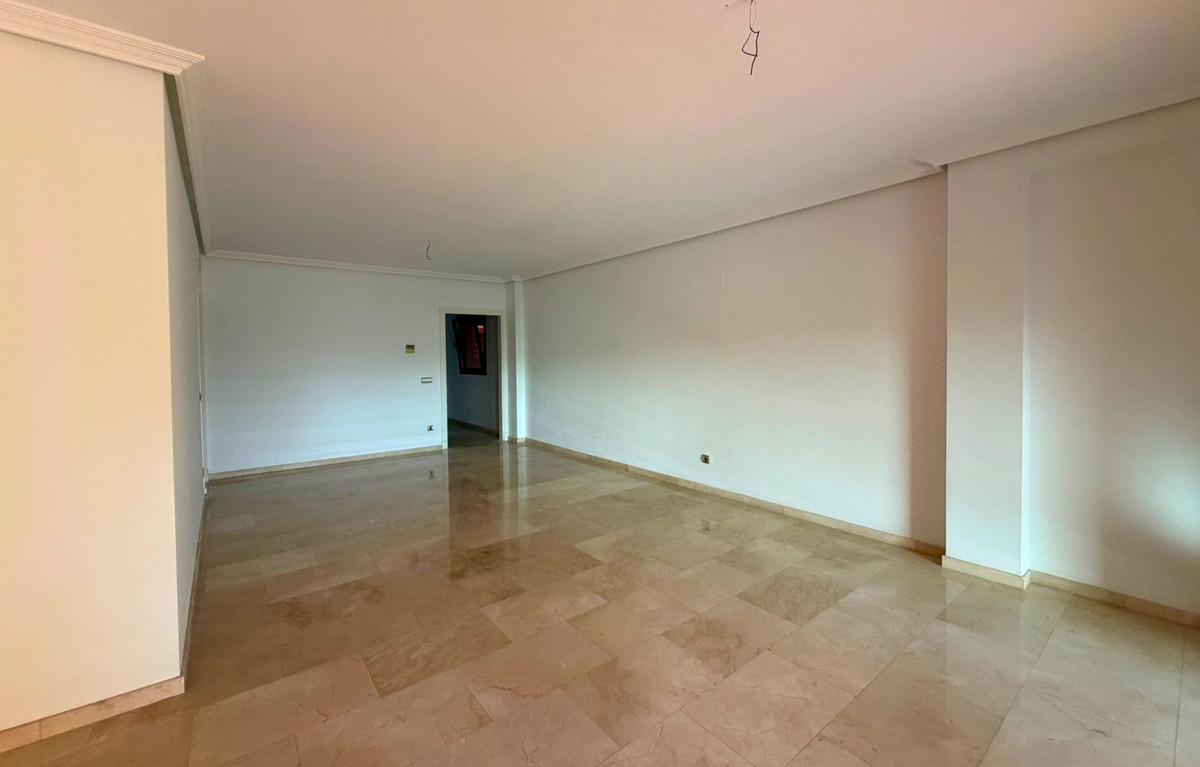 2 Bedroom Apartment in Casares - Photo 11