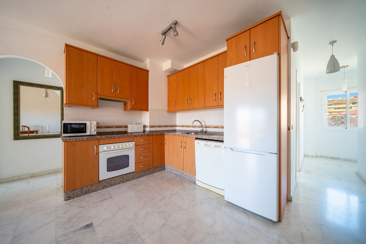 3 Bedroom Apartment in Fuengirola - Photo 8