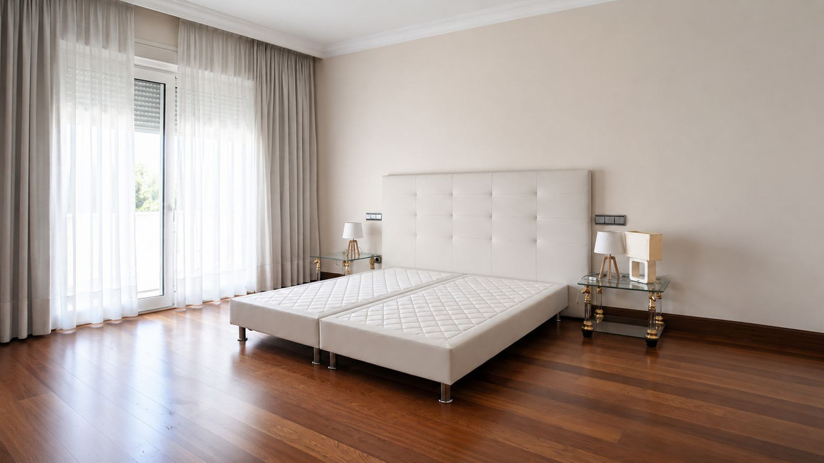 Piso de 4 dormitorios con piscina en Málaga – Foto 25