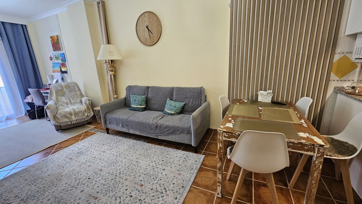 1 Bedroom Apartment in Estepona - Photo 9