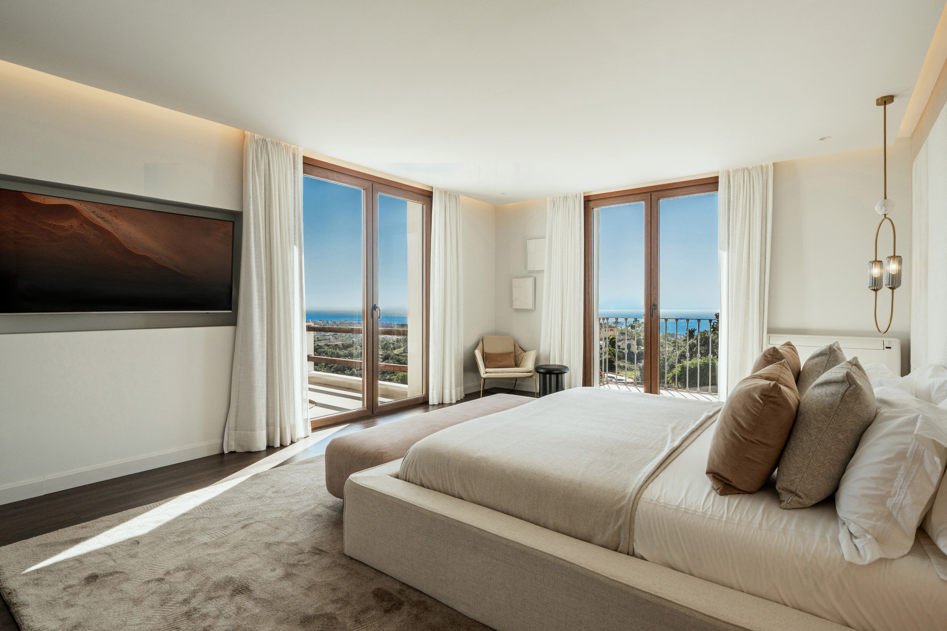 5 Bedroom Villa in Estepona - Photo 3