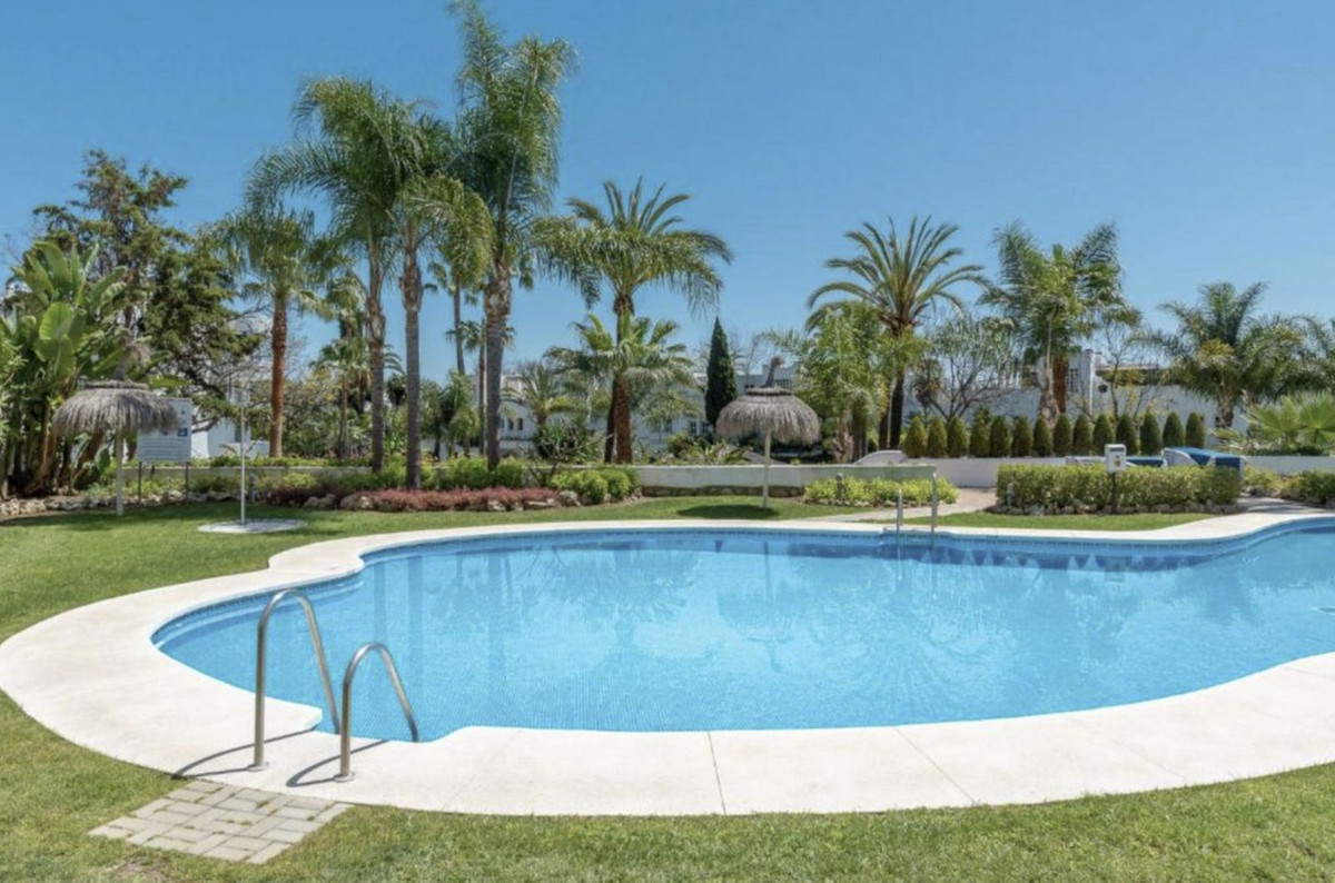 4 Bedroom Apartment in Marbella - Photo 30