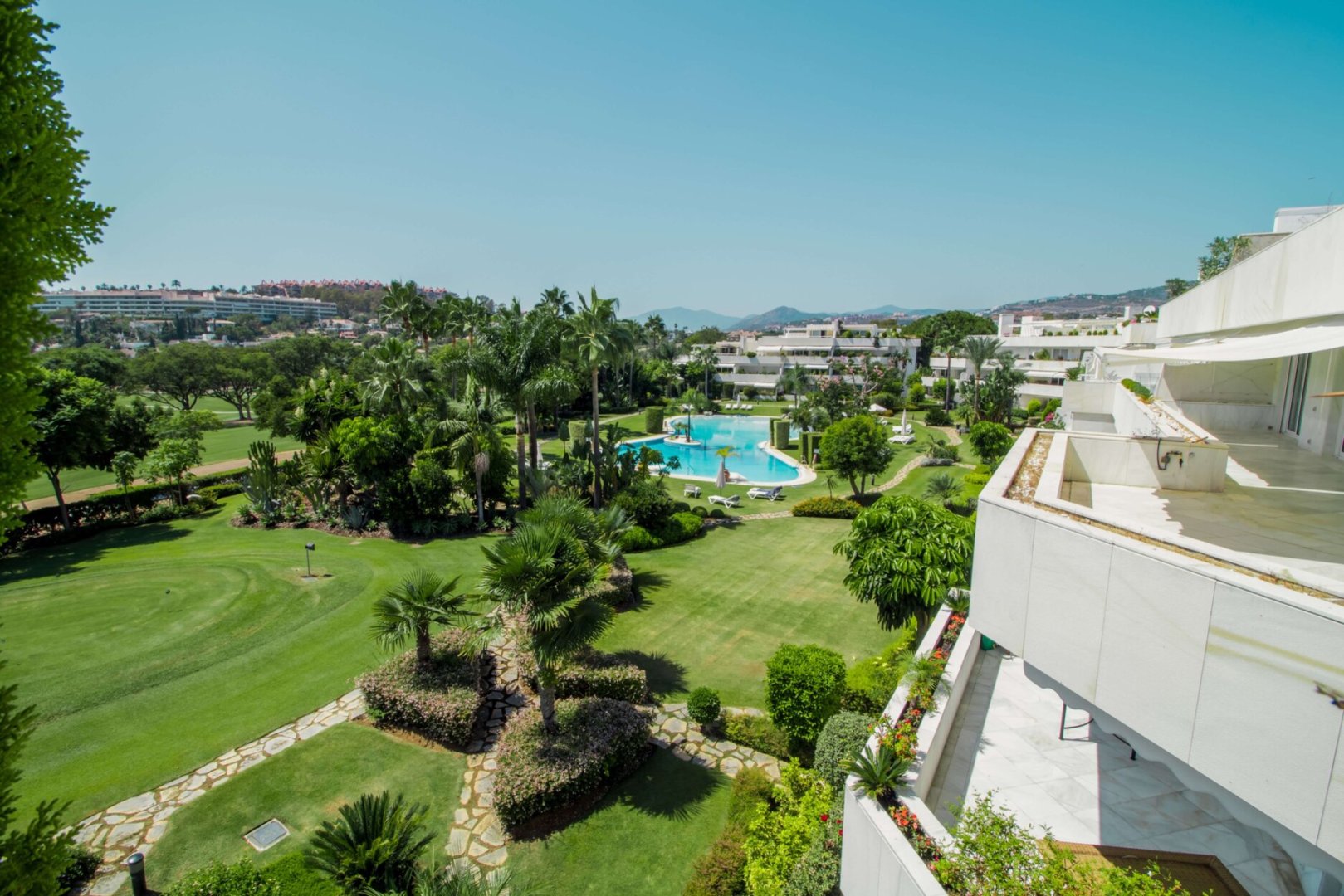 4 Bedroom Apartment in Marbella - Photo 6