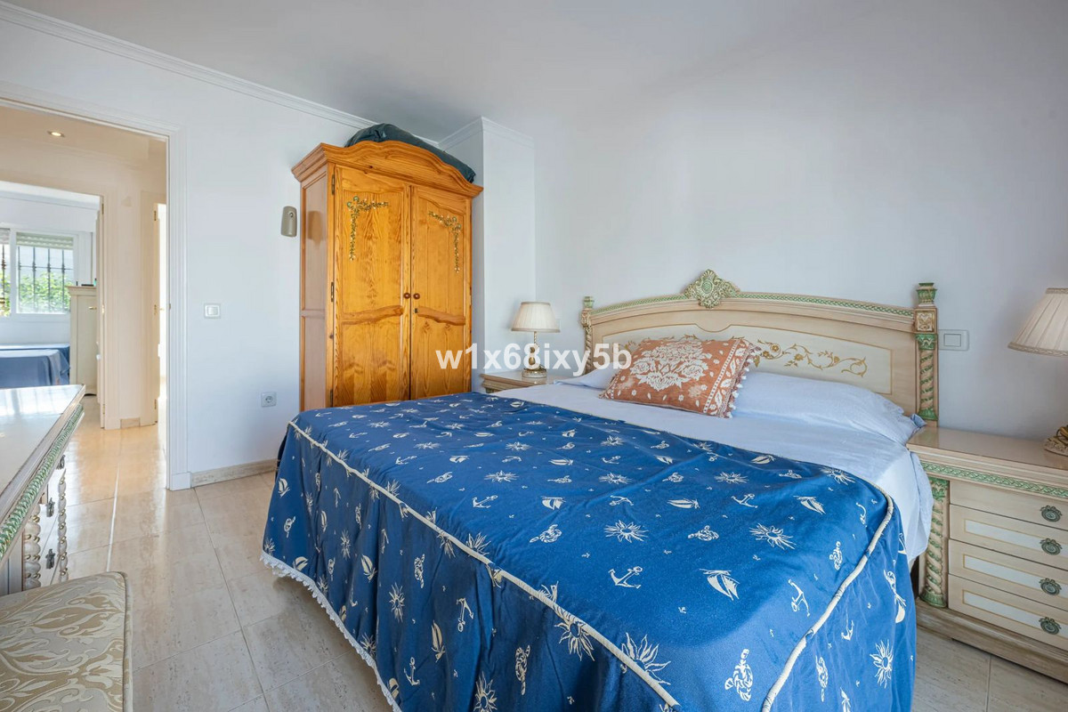 4 Bedroom Townhouse in San Pedro de Alcántara - Photo 25