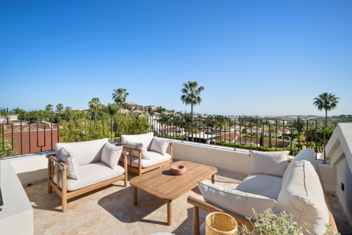 4 Bedroom Villa in Marbella - Photo 13
