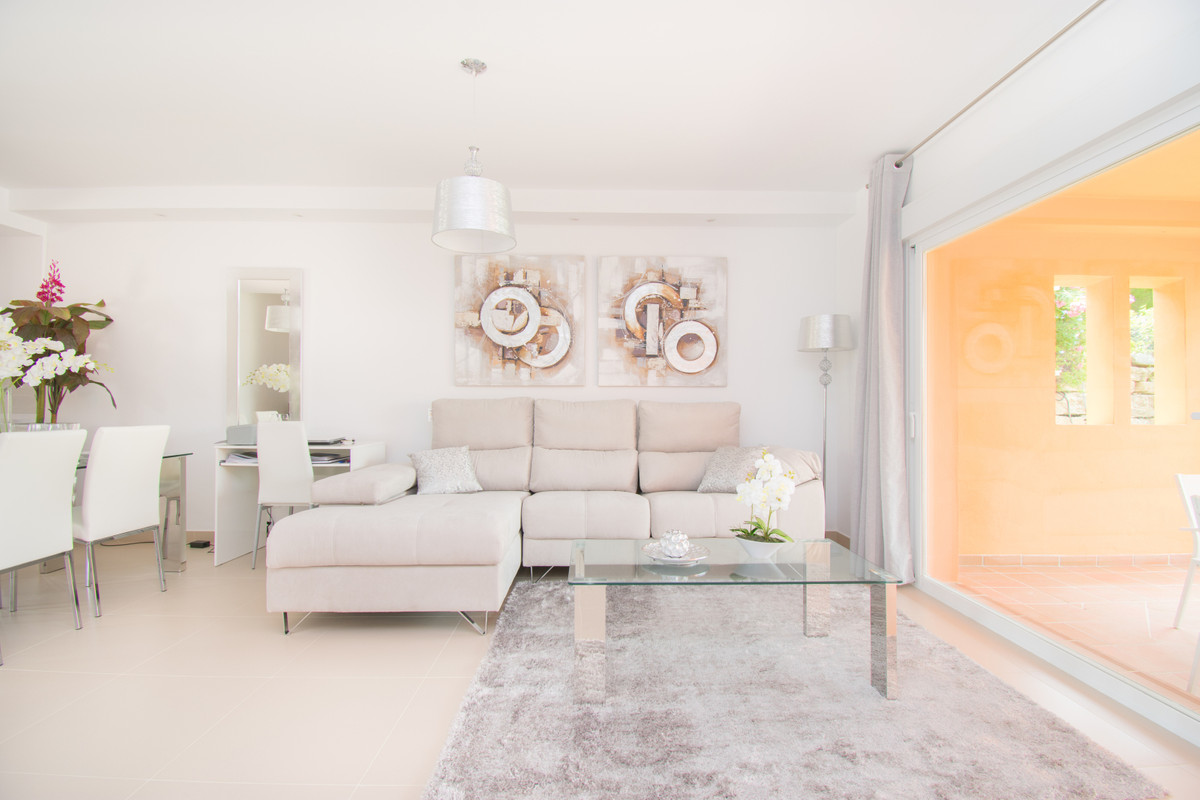 3 Bedroom Townhouse in Estepona - Photo 4