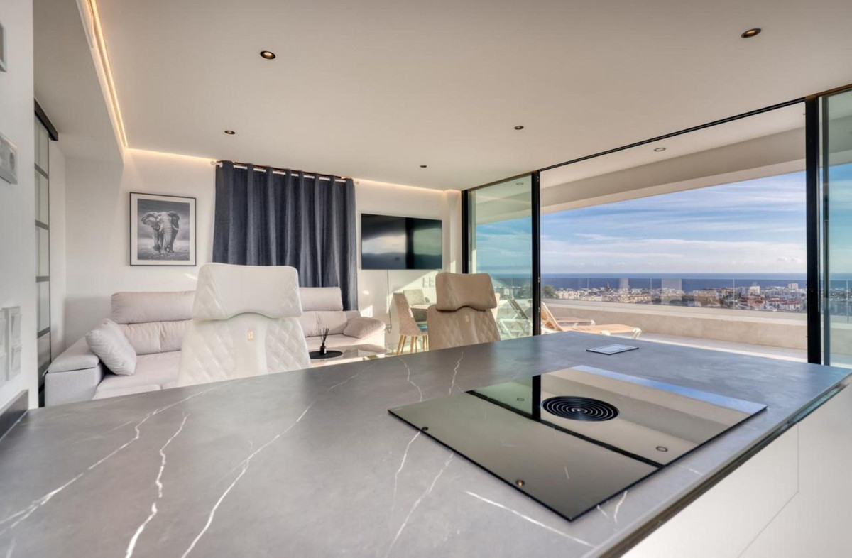 3 Bedroom Penthouse in Estepona - Photo 7