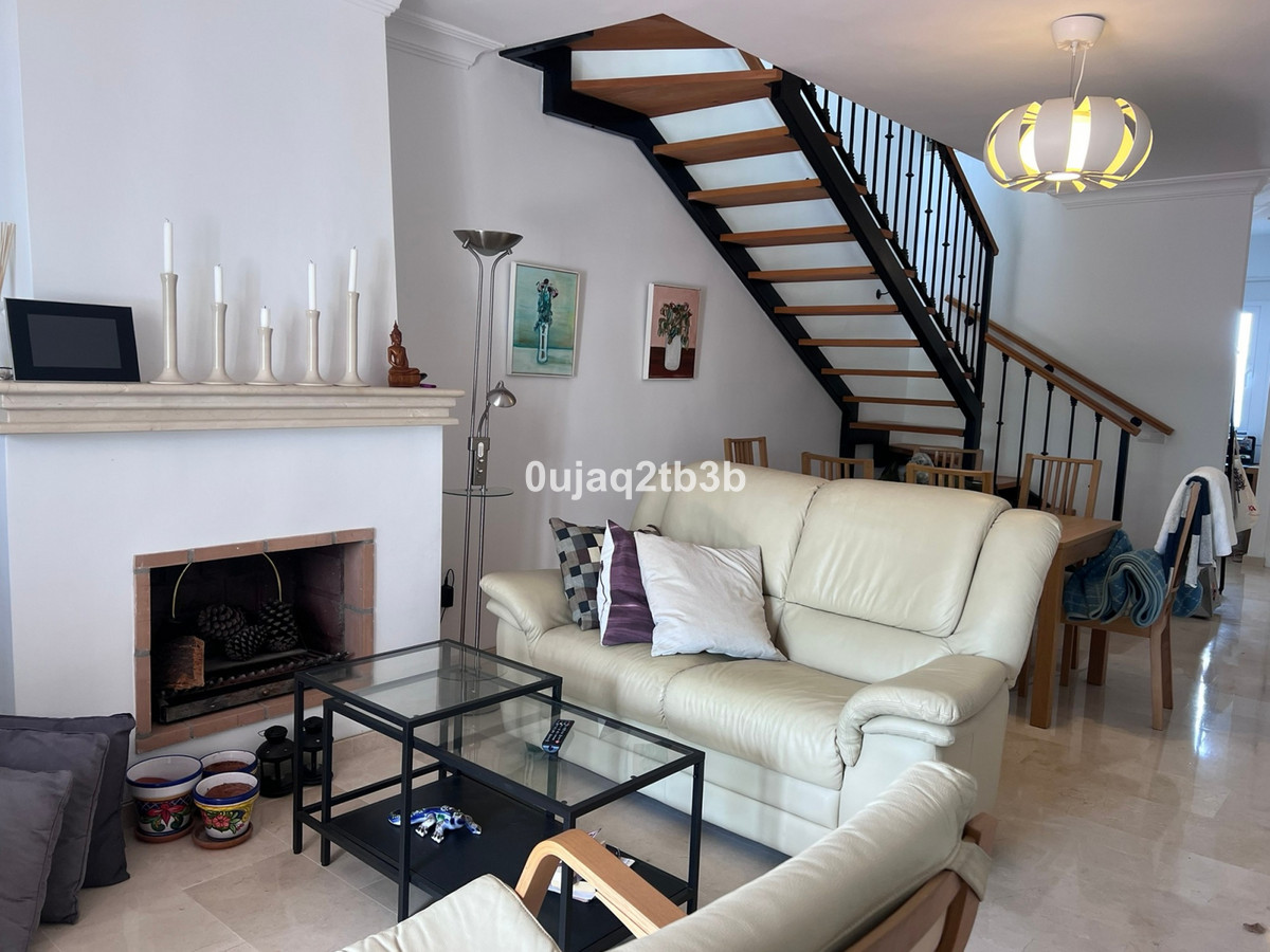 4 Bedroom Apartment in Marbella - Photo 4