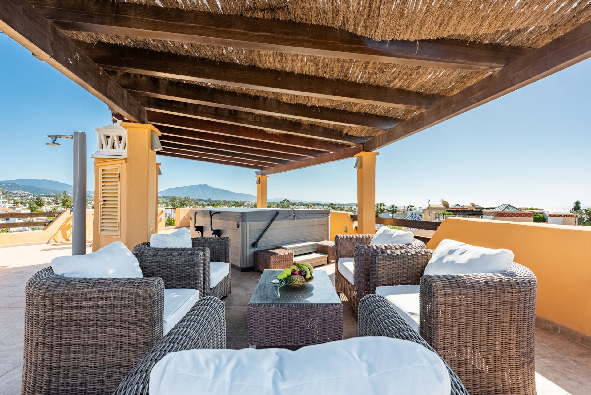 3 Bedroom Penthouse in Estepona - Photo 7