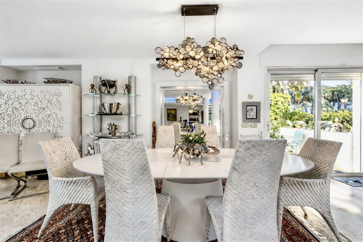 4 Bedroom Villa in Estepona - Photo 15