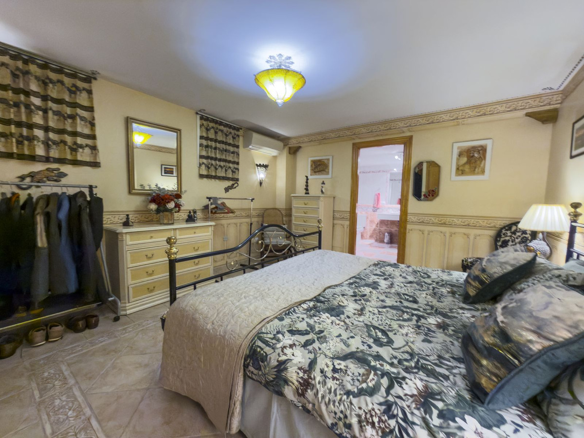 4 Bedroom Villa in Coín - Photo 34