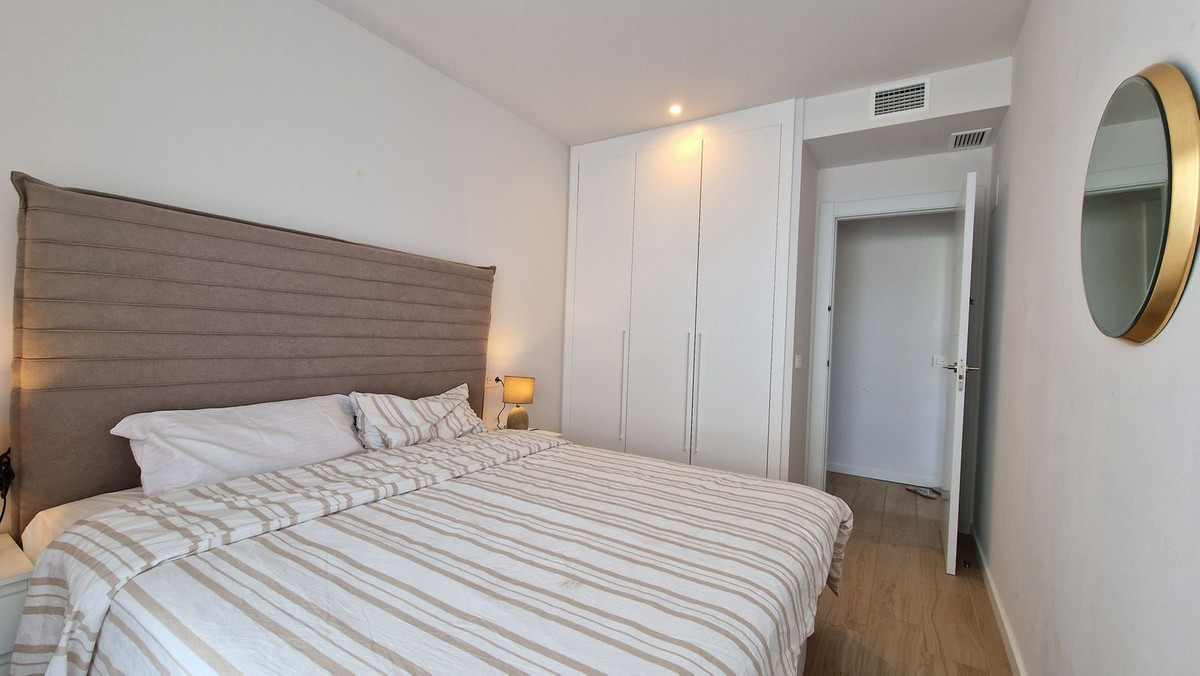 3 Bedroom Apartment in Marbella - Photo 16