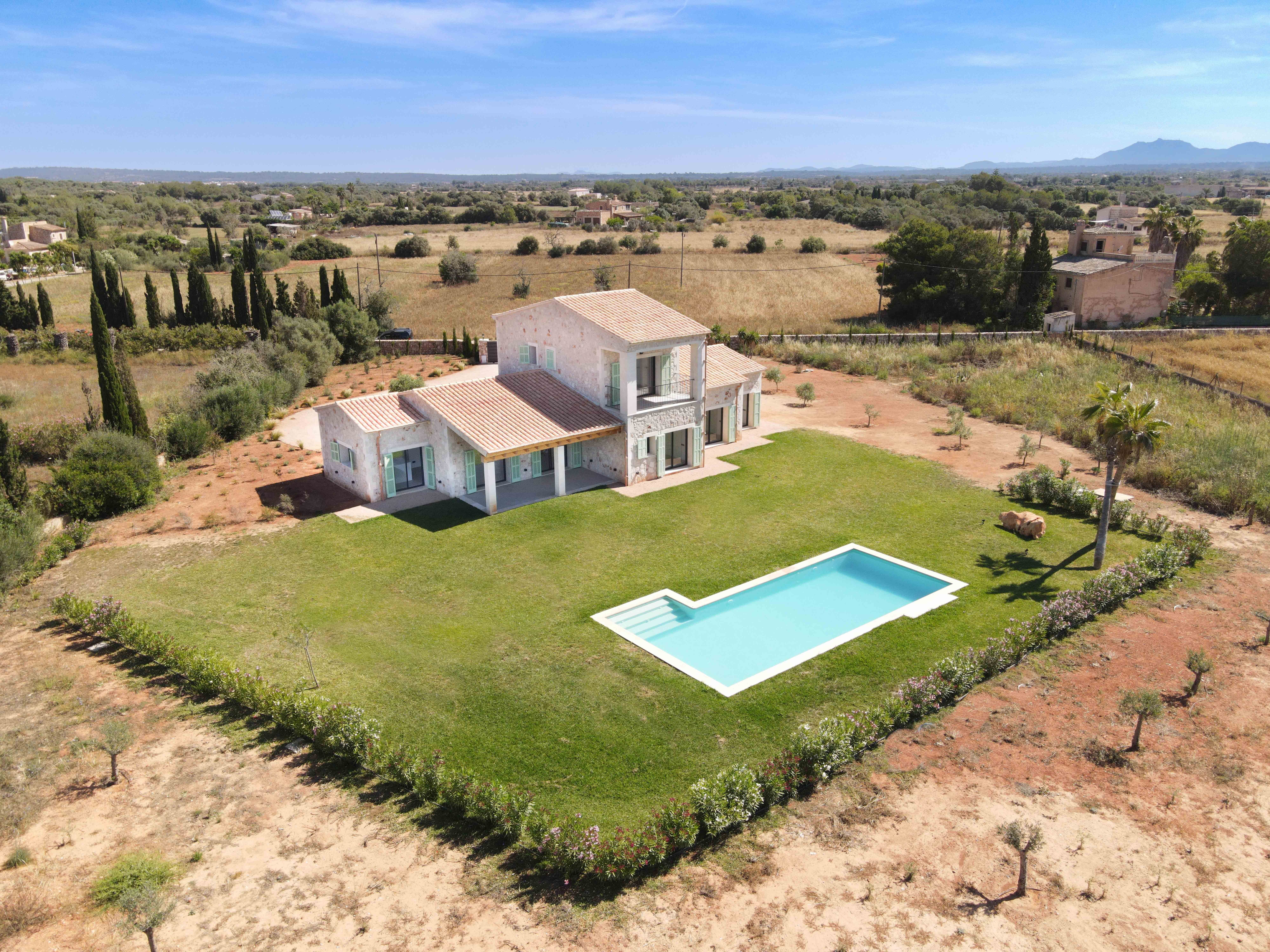 Chalet de 5 dormitorios con piscina en Baleares – Foto 4