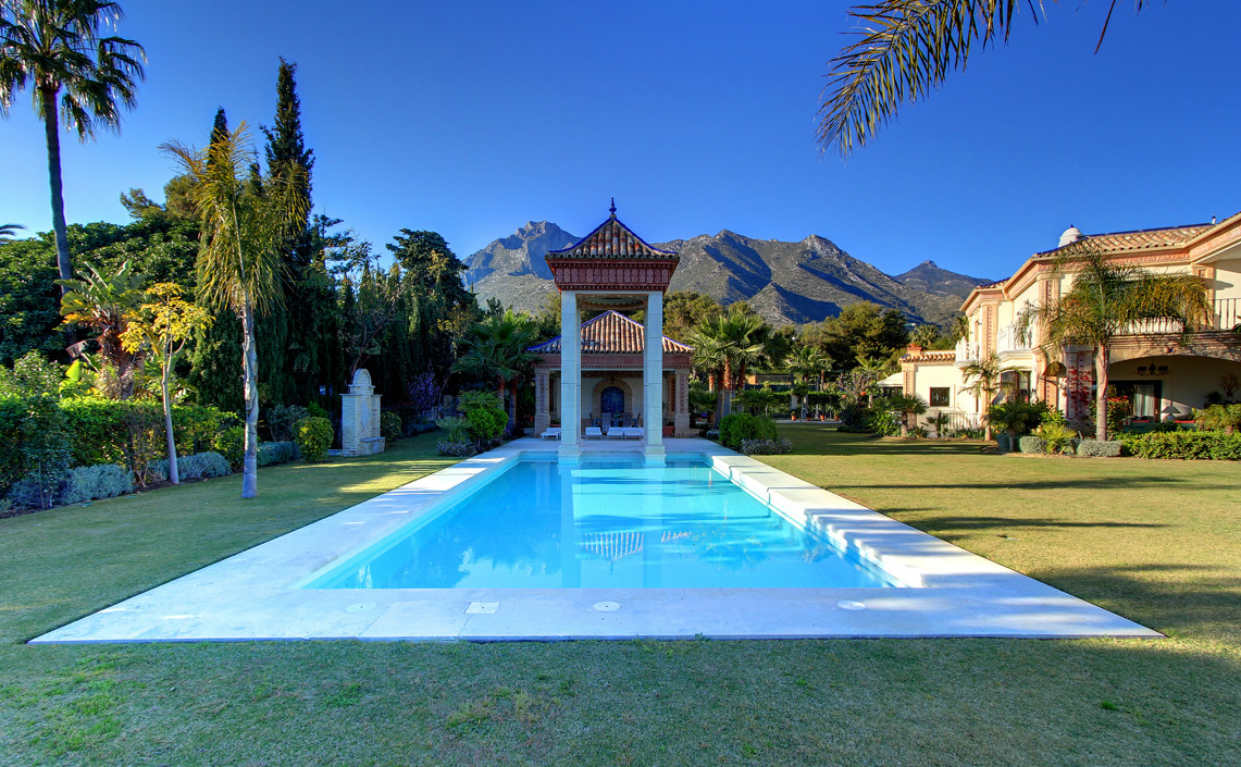 6 Bedroom Villa in Marbella - Photo 3