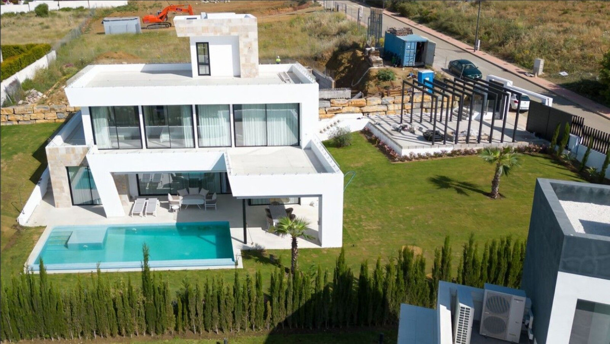 4 Bedroom Villa in Estepona - Photo 18