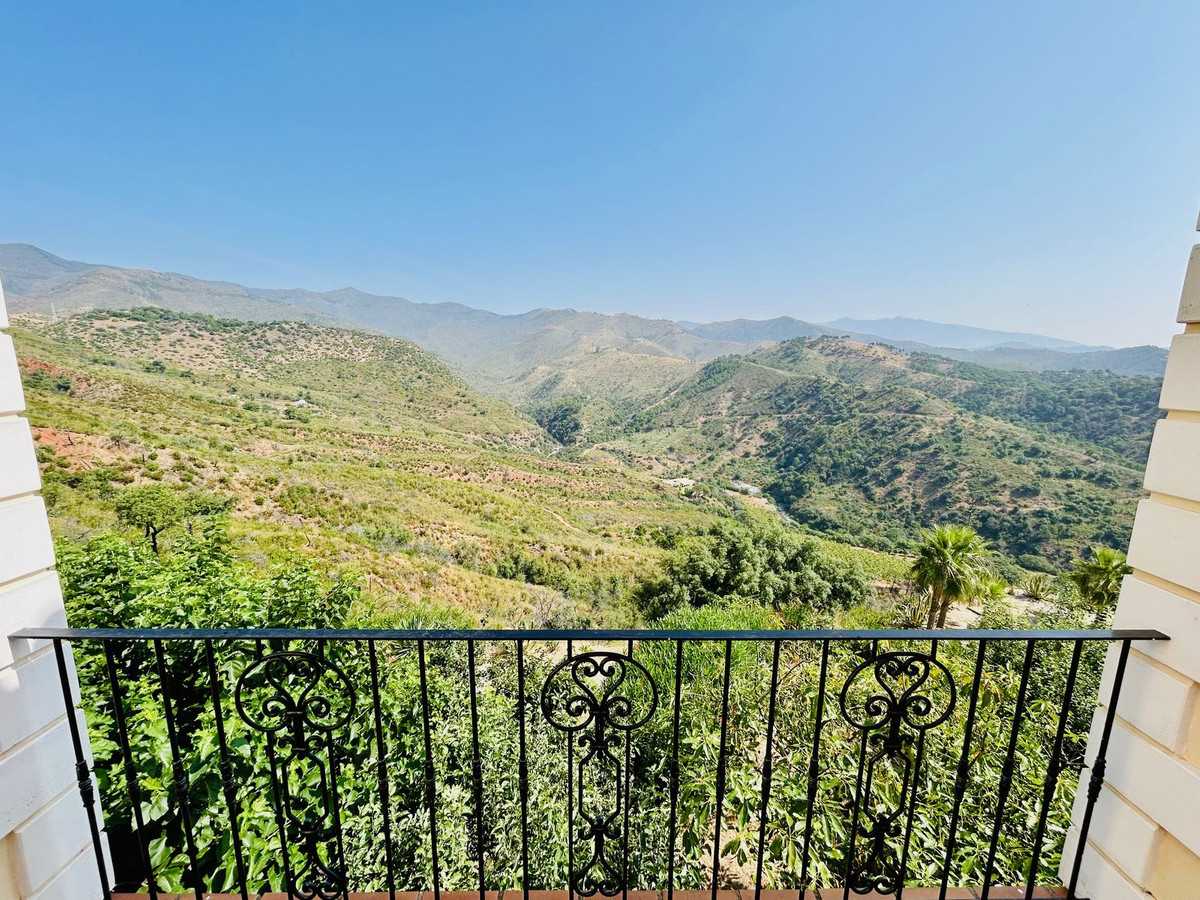 7 Bedroom Villa in Estepona - Photo 31