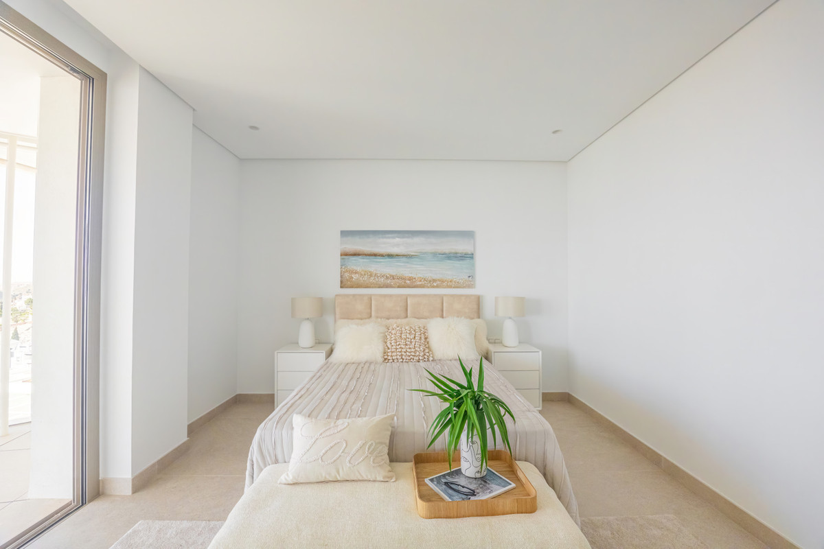 3 Bedroom Apartment in Benahavís - Photo 19